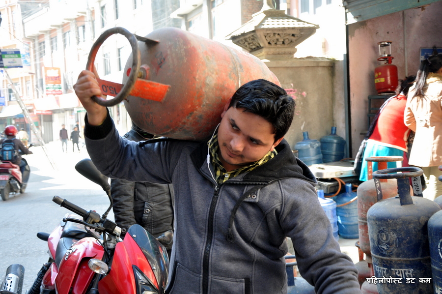 पहिरोले काठमाडौँमा ग्यास आपूर्तिमा समस्या
