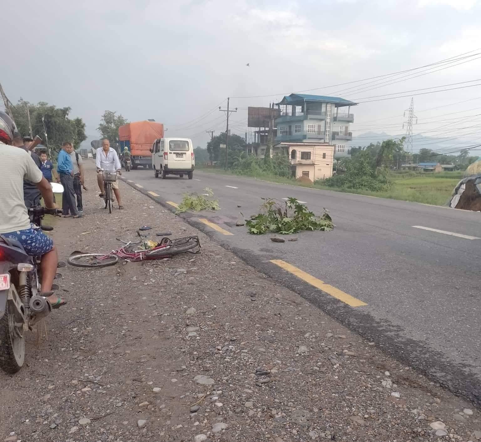 ट्रकले ठक्कर दिँदा रत्ननगरमा साइकल यात्रीको मृत्यु