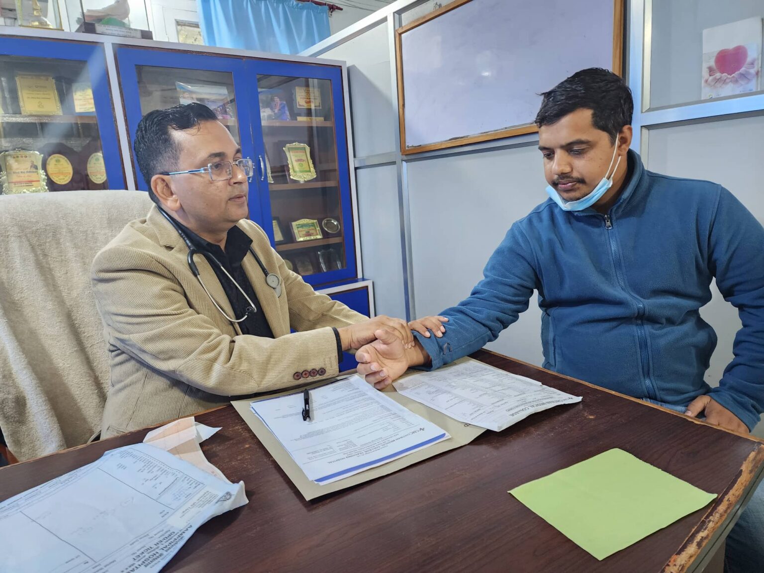 नियमित सेवामा फर्किए डा. अधिकारी, हारे पनि प्रतिबद्धतापत्र अनुसार काम गर्ने