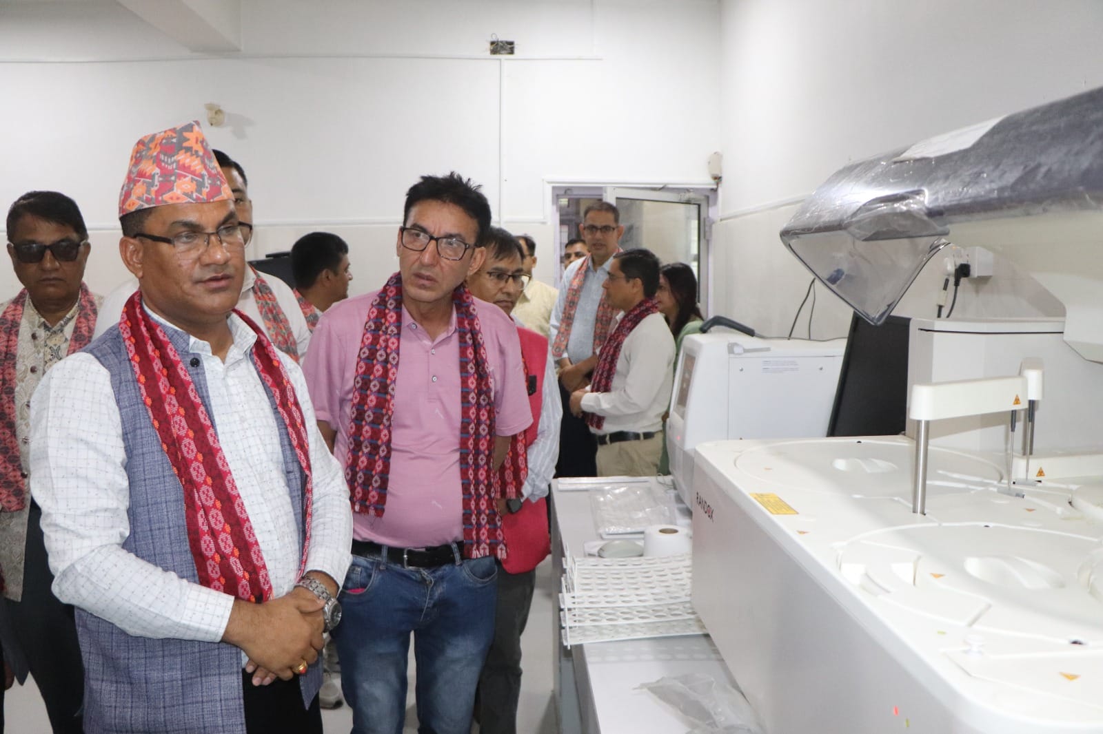 निःशुल्कदेखि तीन गुणासम्म सस्तो प्रयोगशाला, स्थानीयवासी बेखबर