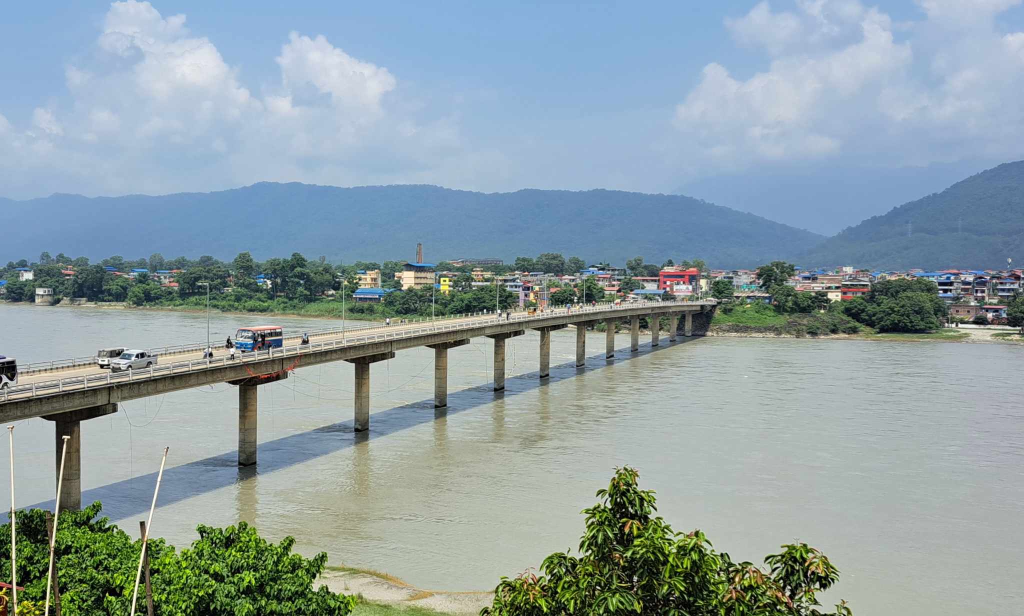 नारायणी नदी किनारमा घोप्टो परेको अवस्थामा भेटियो महिलाको बेवारिसे शव