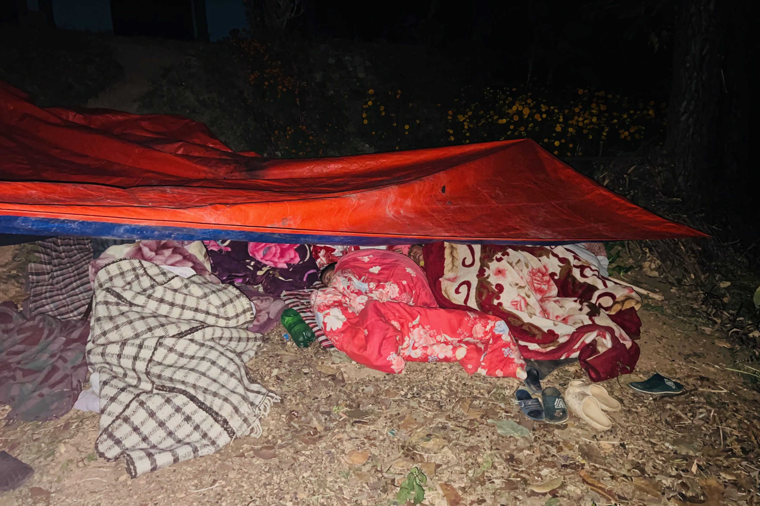 भूकम्पपीडित बिरामी बढ्दै, स्वास्थ्य संस्थामा पाइँदैन सिटामोल पनि