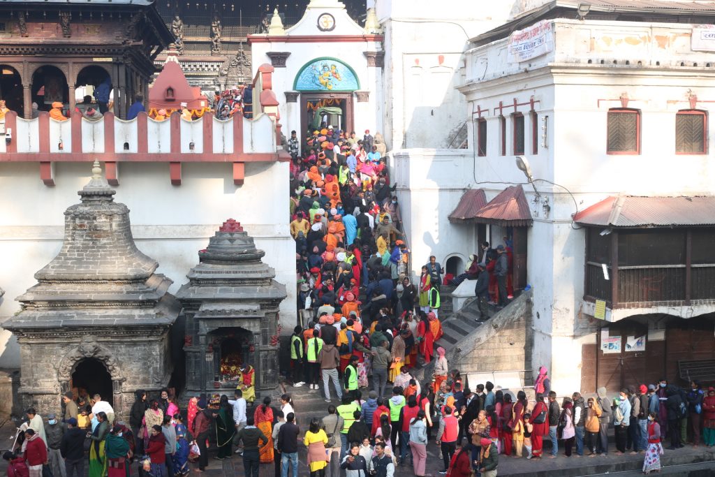 पशुपतिनाथमा पवित्रारोहण गरिँदै