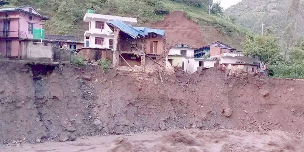 कास्कीमा पहिरोबाट पाँच परिवार प्रभावित