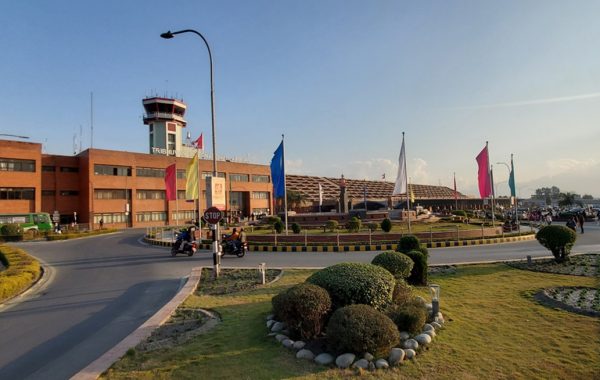 त्रिभुवन विमानस्थल राति सात घण्टा बन्द