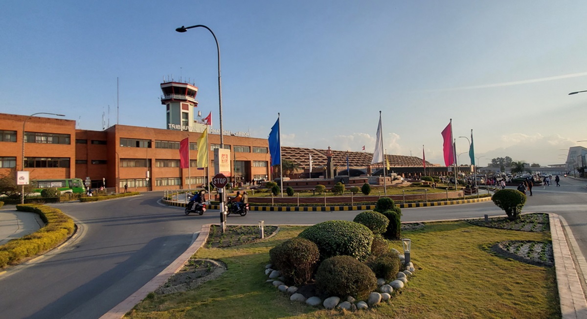 त्रिभुवन विमानस्थल राति सात घण्टा बन्द