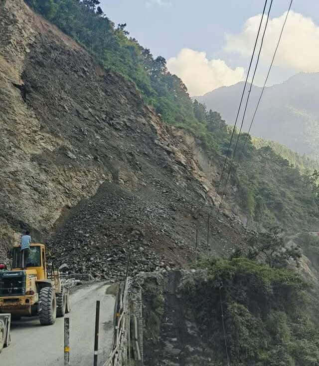 तुइनखोलामा थप ठूलो पहिरो खस्यो, खुलाउन भोलि दिनभर लाग्ने अनुमान