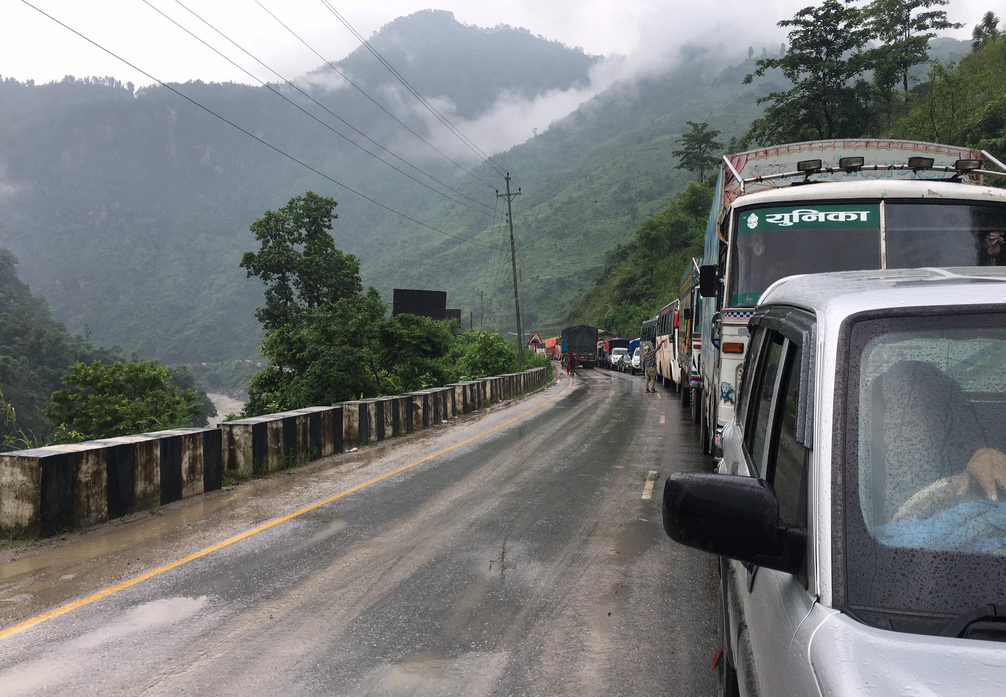 मुग्लिन–नारायणगढ सडक पूर्णरूपमा बन्द