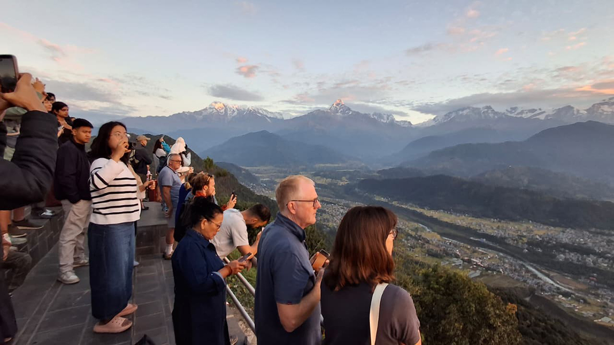 लामो बिदाले बढायो आन्तरिक पर्यटन,पोखरा भरिभराउ