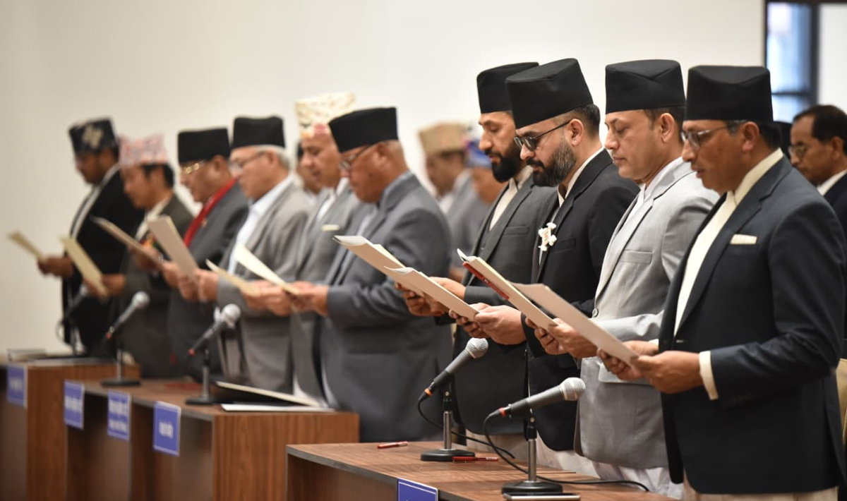 नवनिर्वाचित सांसदले लिए शपथ