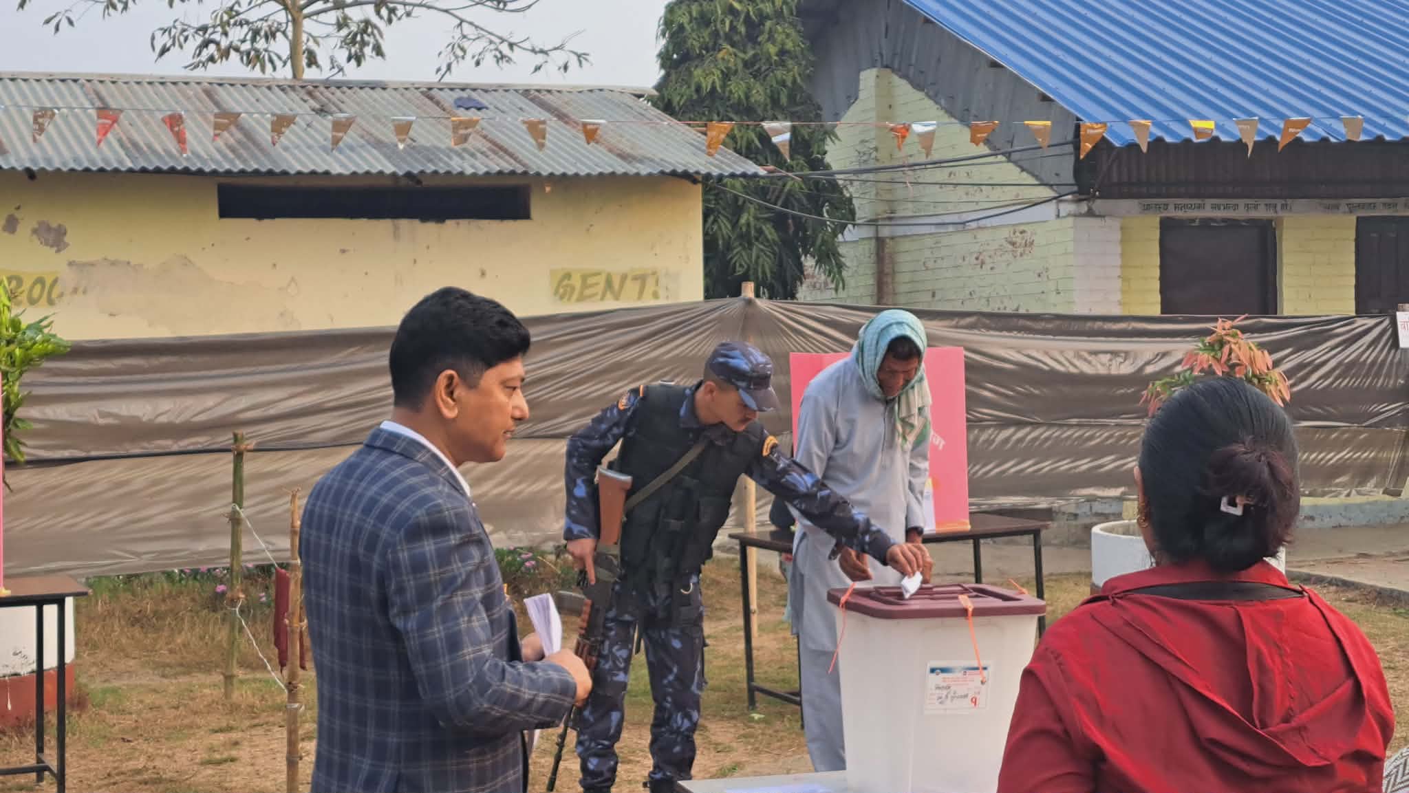 आयोगले भन्यो : दिउँसो २ बजेसम्म देशभर ४० प्रतिशत मत खस्यो