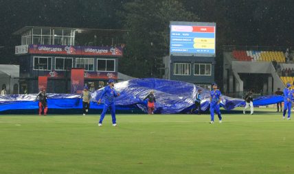 वर्षाका कारण रोकियो यूएईविरुद्धको खेल