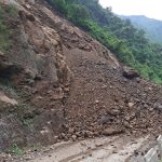 बाढी र पहिरोका कारण अवरुद्ध भए यी सडक