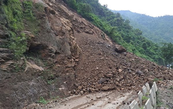 अविरल वर्षापछि देशभरका ६ राजमार्ग अवरुद्ध