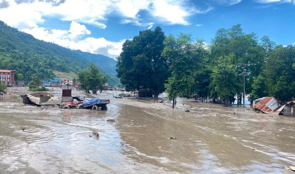 रसुवा बाढीमा ३ सय ८४ जना पर्यटक बेपत्ता