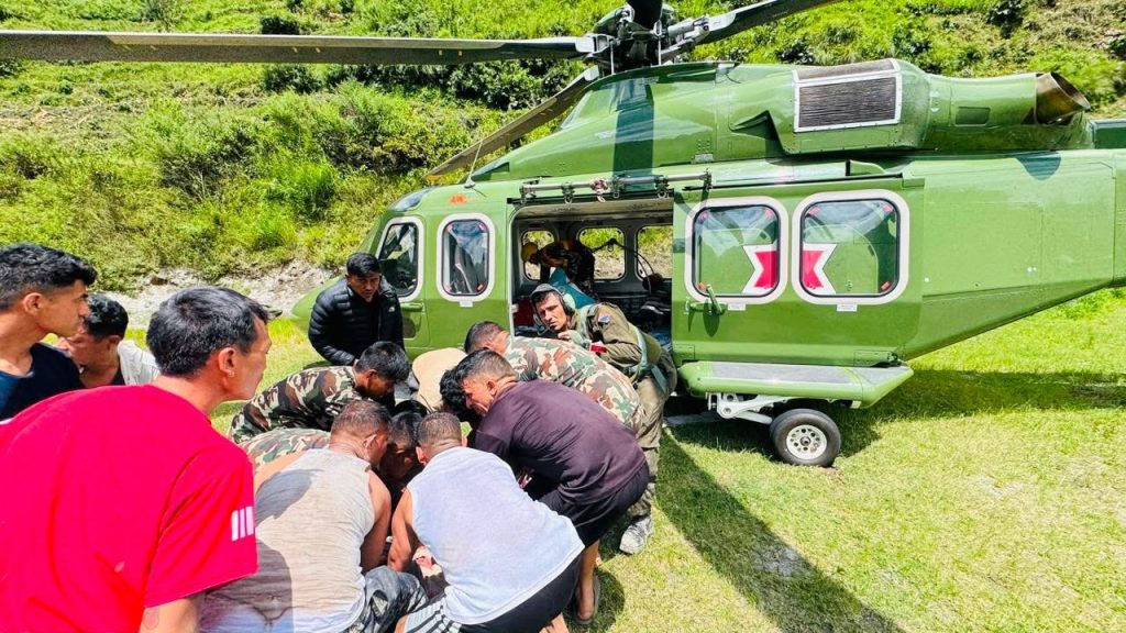 आज बिहानैदेखि हेलिकप्टरमार्फत उद्धार जारी रहने