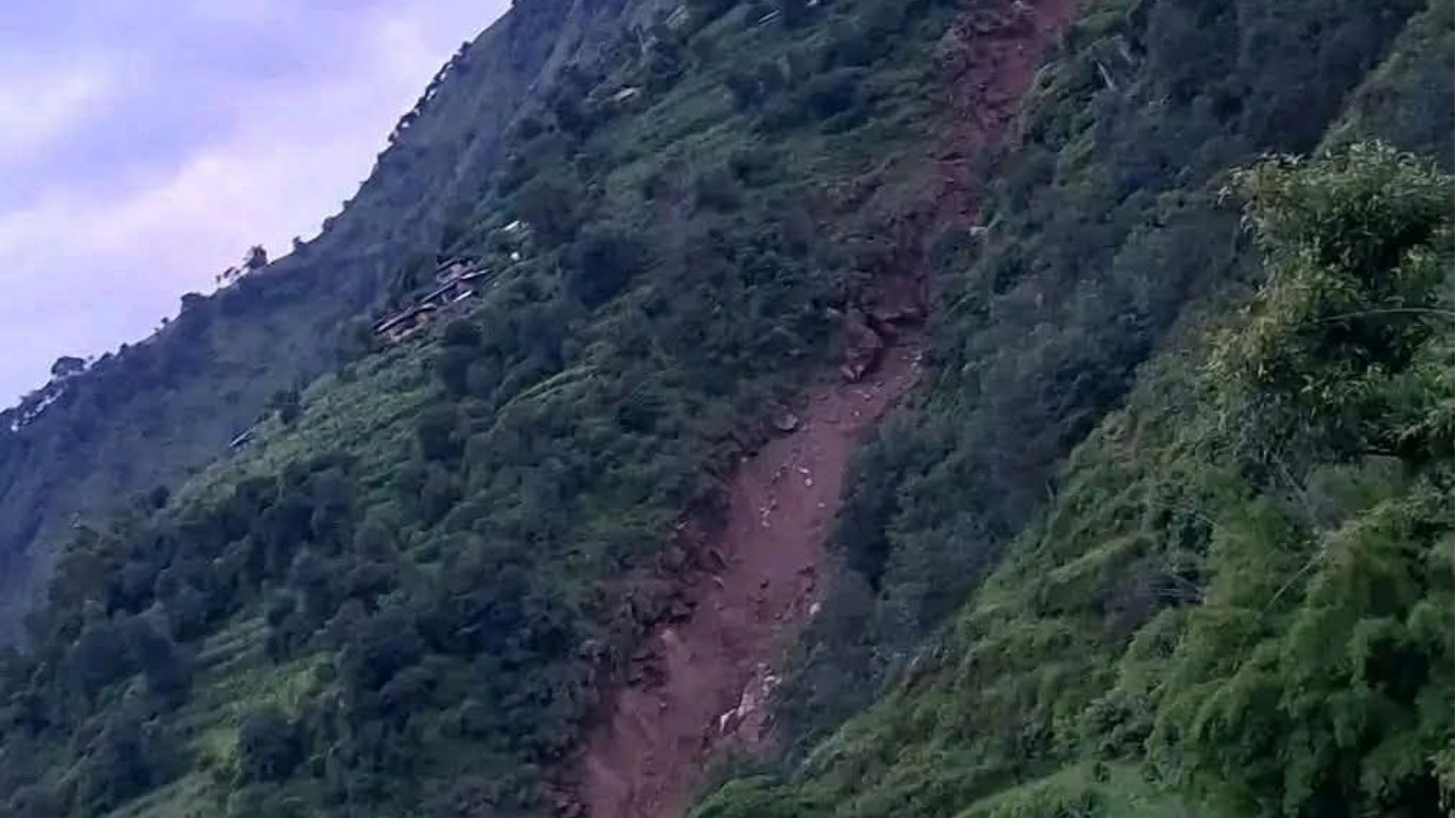 रोल्पामा पहिरोले घरगोठ पुरिँदा तीनजनाको मृत्यु, १० जना बेपत्ता