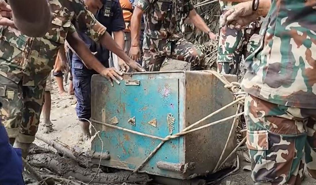 बगरमा भेटिन थाले नफोडेका ‘सेफ’, सुरक्षा घेरा कसिलो बनाउँदै प्रहरी