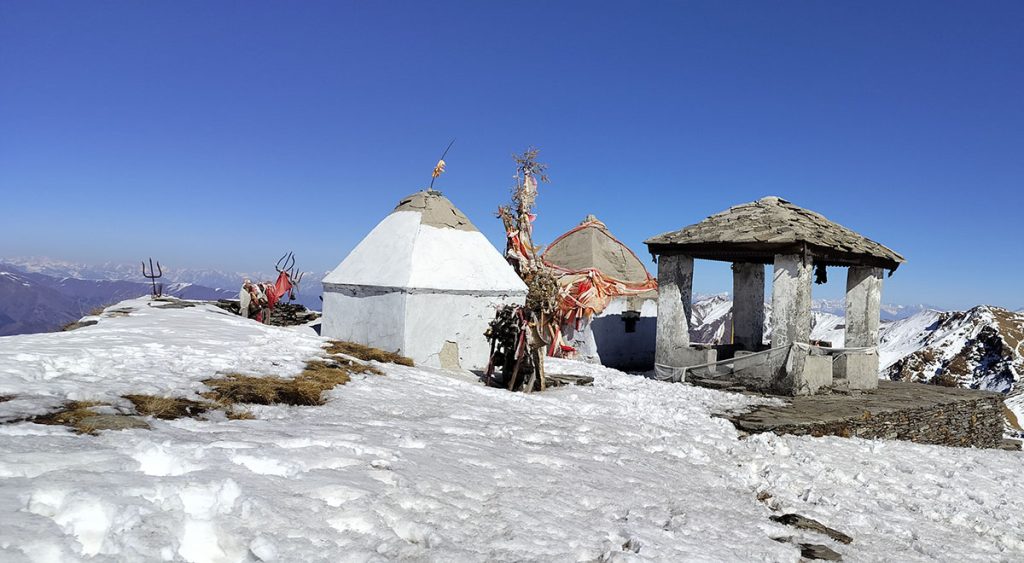 बडीमालिकामा भारी हिमपात, दुई पर्यटक सम्पर्कविहीन