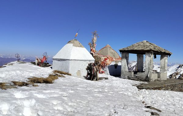 बडीमालिकामा भारी हिमपात, दुई पर्यटक सम्पर्कविहीन