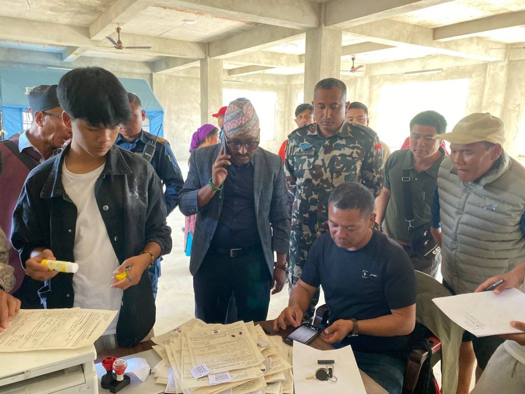बाढी प्रभावितलाई होल्डिङ सेन्टरबाटै नागरिकताको प्रतिलिपि वितरण गरिने